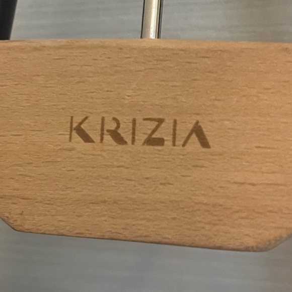 This original one of a kind Krizia bag was only carried on runway fashion. - Picture 4 of 10